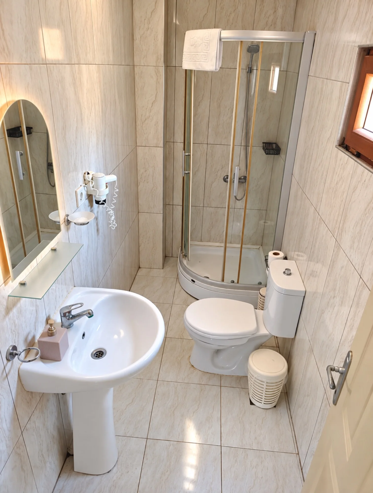 Duşlu banyo